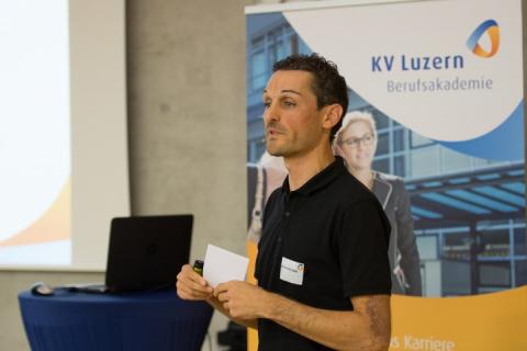 Ist Marktforschung professionelles Kaffeesatzlesen? KV Luzern Berufsakademie