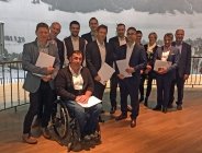 Die erfolgreichen Diplomandinnen und Diplomanden mit ihren Dozenten
