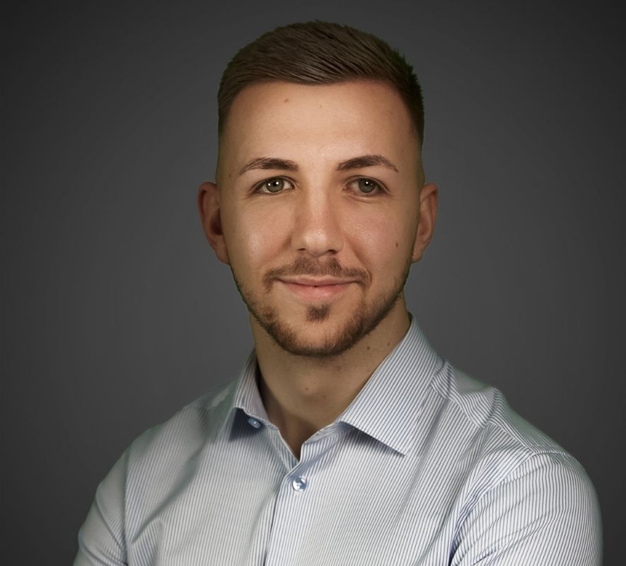 Portraitfoto David Zvonar
