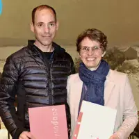 Silvia Imholz mit Mann an der Diplomfeier Handelsschule edupool.ch