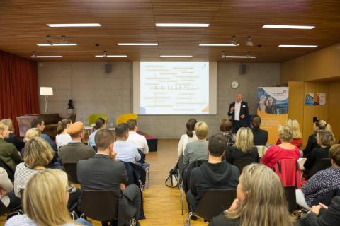 Ist Marktforschung professionelles Kaffeesatzlesen? KV Luzern Berufsakademie