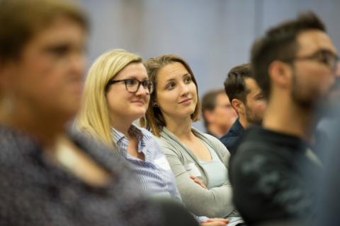 Ist Marktforschung professionelles Kaffeesatzlesen? KV Luzern Berufsakademie