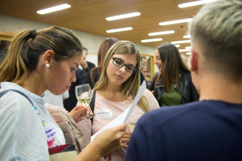 Ist Marktforschung professionelles Kaffeesatzlesen? KV Luzern Berufsakademie