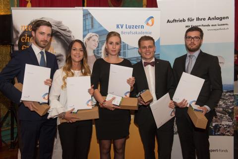 Diplome für 91 neue HFW-Führungskräfte 2017