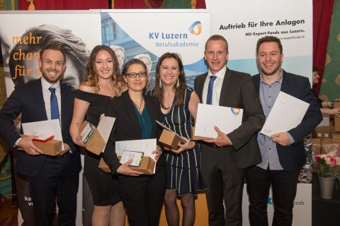 Diplome für 91 neue HFW-Führungskräfte 2017