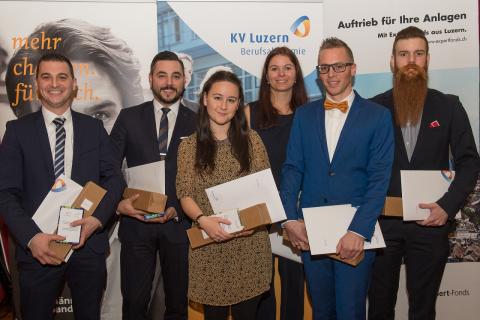 Diplome für 91 neue HFW-Führungskräfte 2017