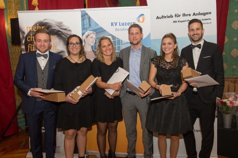 Diplome für 91 neue HFW-Führungskräfte 2017