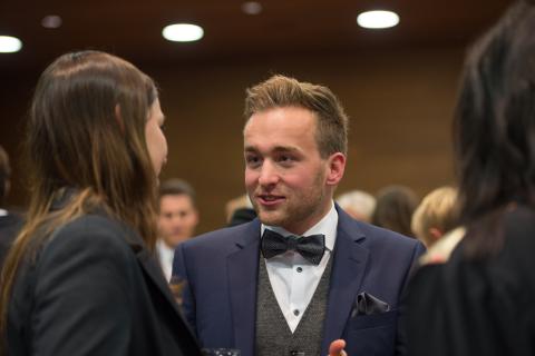 Diplome für 91 neue HFW-Führungskräfte 2017